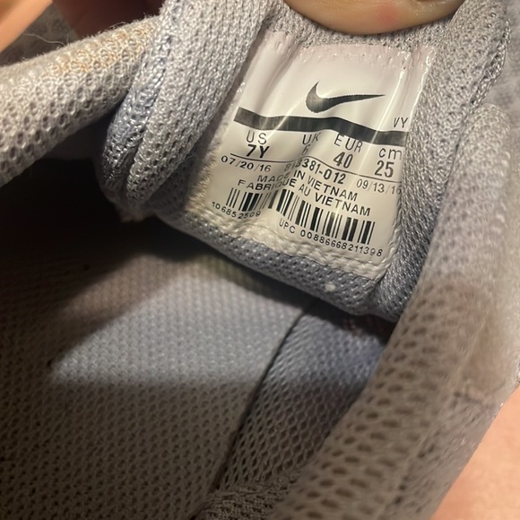 Nike gray tanjun shoes - Picture 4 of 4